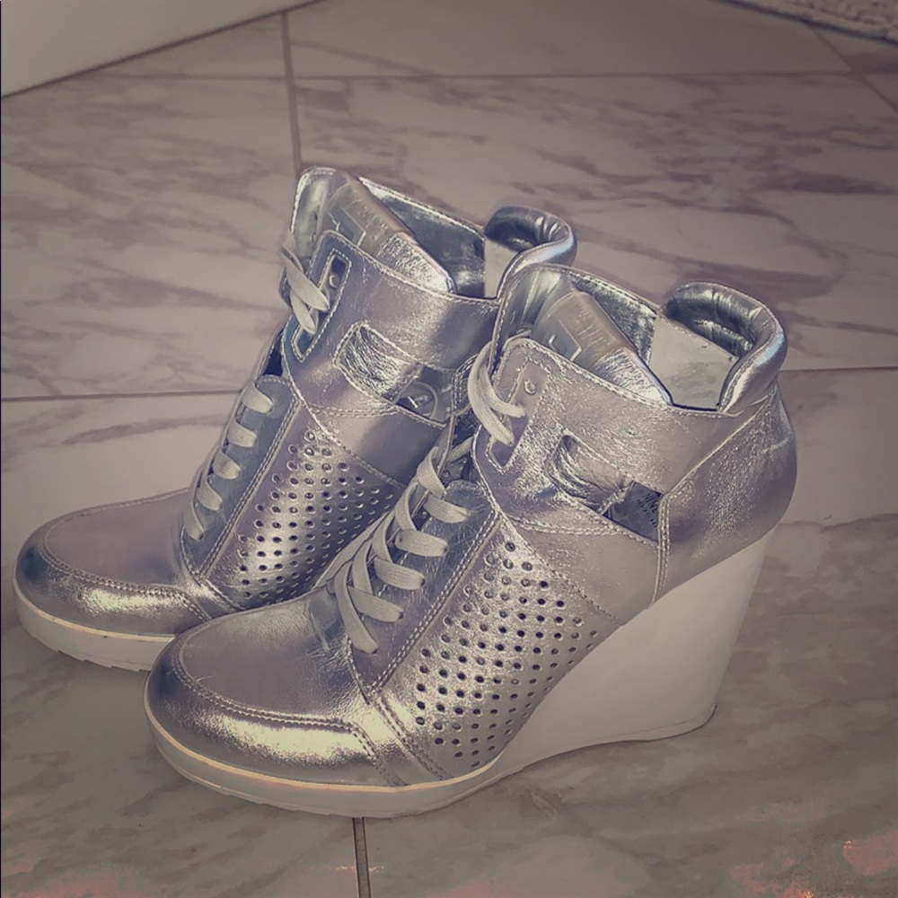 Wedge sneakers